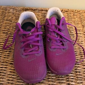 Nike Metcon 5 Women’s Sneakers in Vivid Purple